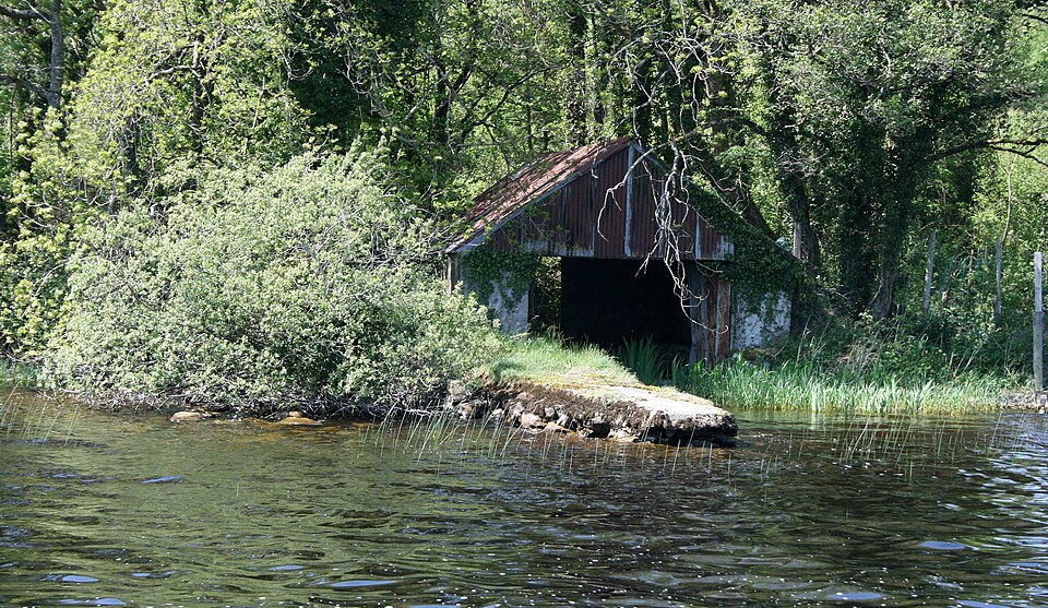 File:LoughKeyBoathouse.jpg