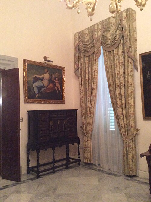 File:Palazzo Parisio antique Chinese cabinet.jpg