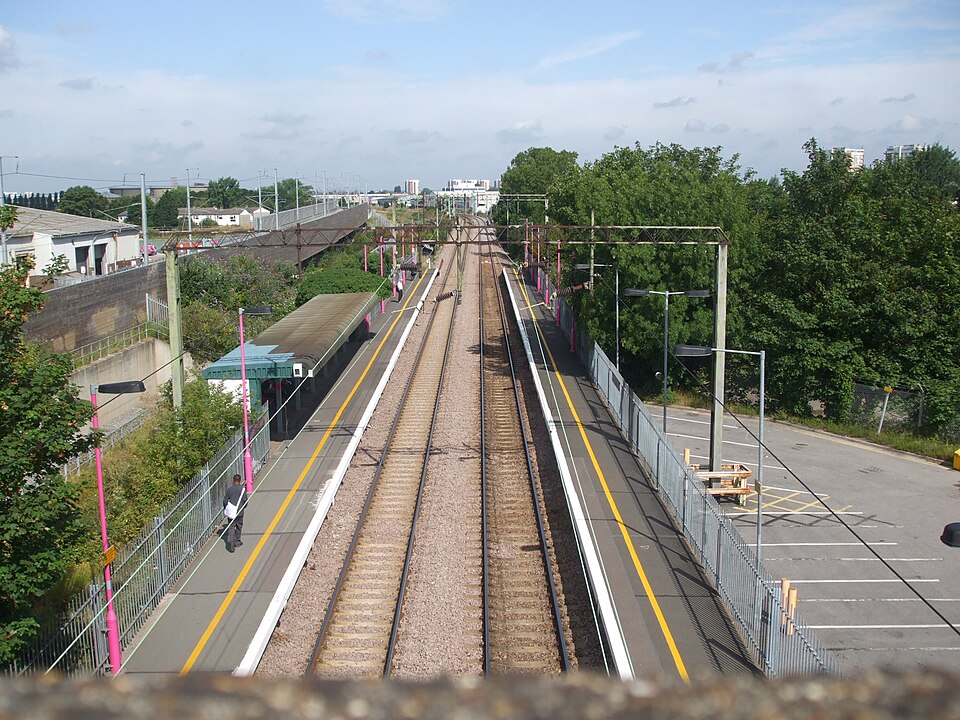 File:Rainham station (Essex) high westbound.JPG