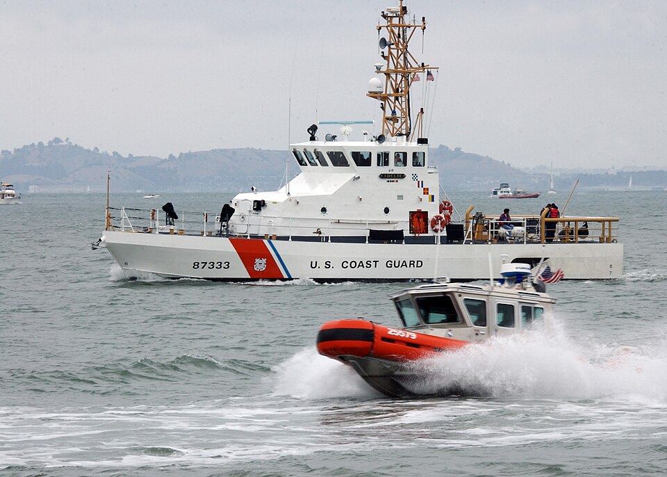 File:USCGC Adelie 87333 SFO-Bay.jpg