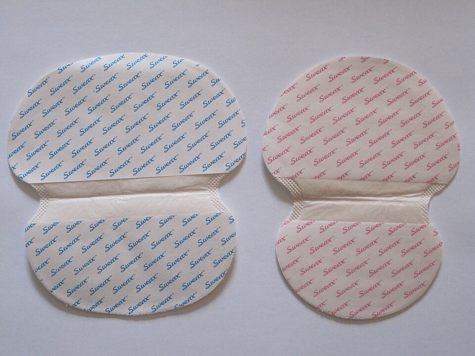 File:Disposableunderarmliner.jpg