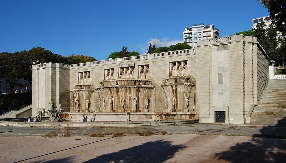 File:Fonte Luminosa Lissabon September 2014.jpg