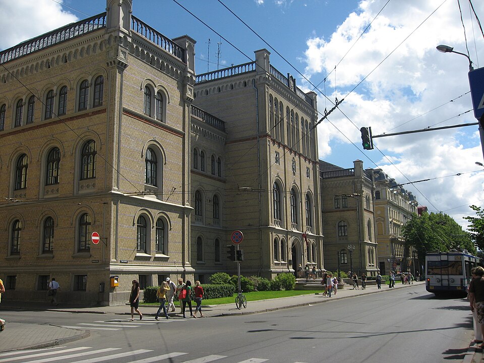 File:Lotyšská univerzita.jpg