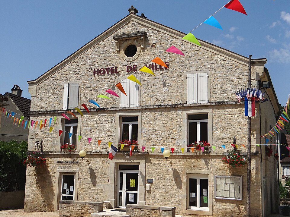 File:Salviac - Hôtel de ville.JPG