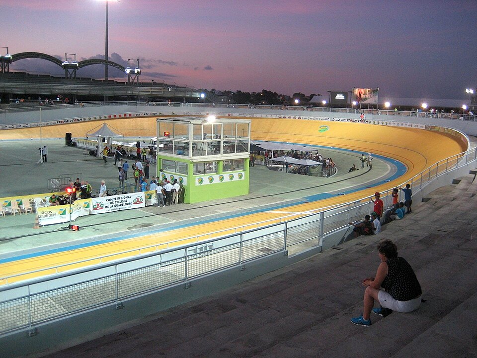File:Vélodrome Amédée Detraux 2015 01.jpg