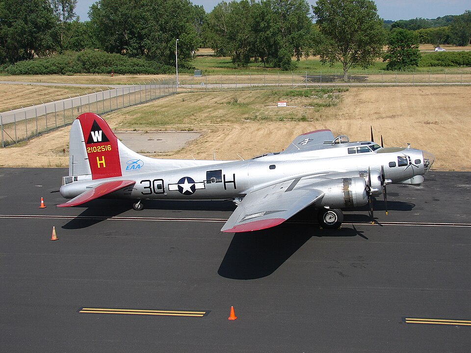 File:"Aluminum Overcast" in MSN! (7663364454).jpg