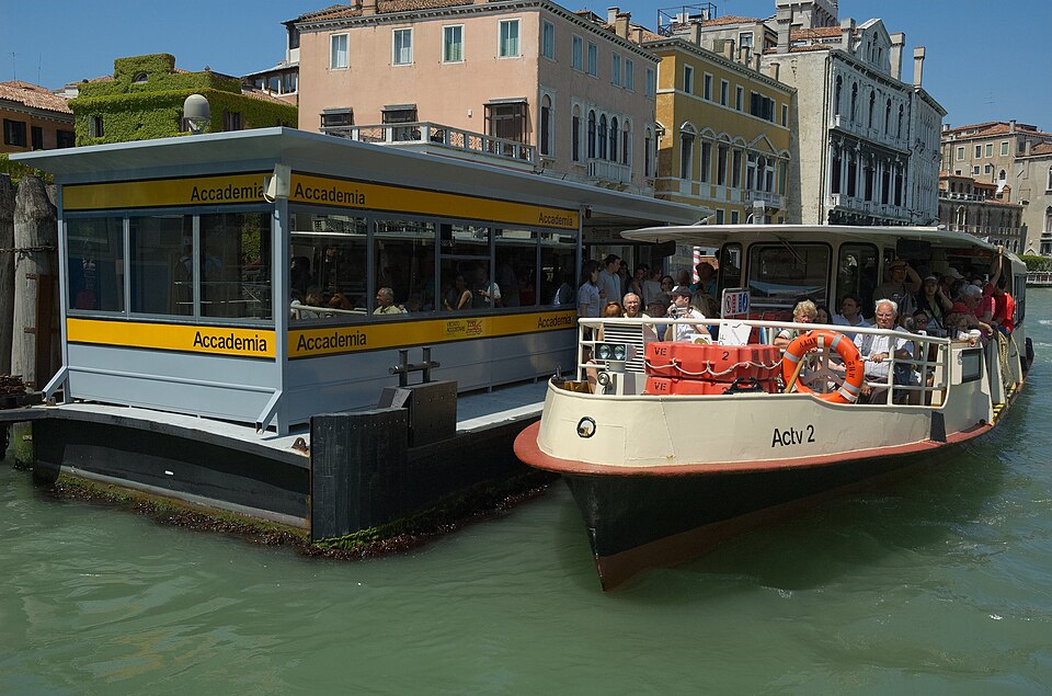 File:Accademia-vaporetto-stop-20050525-016.jpg