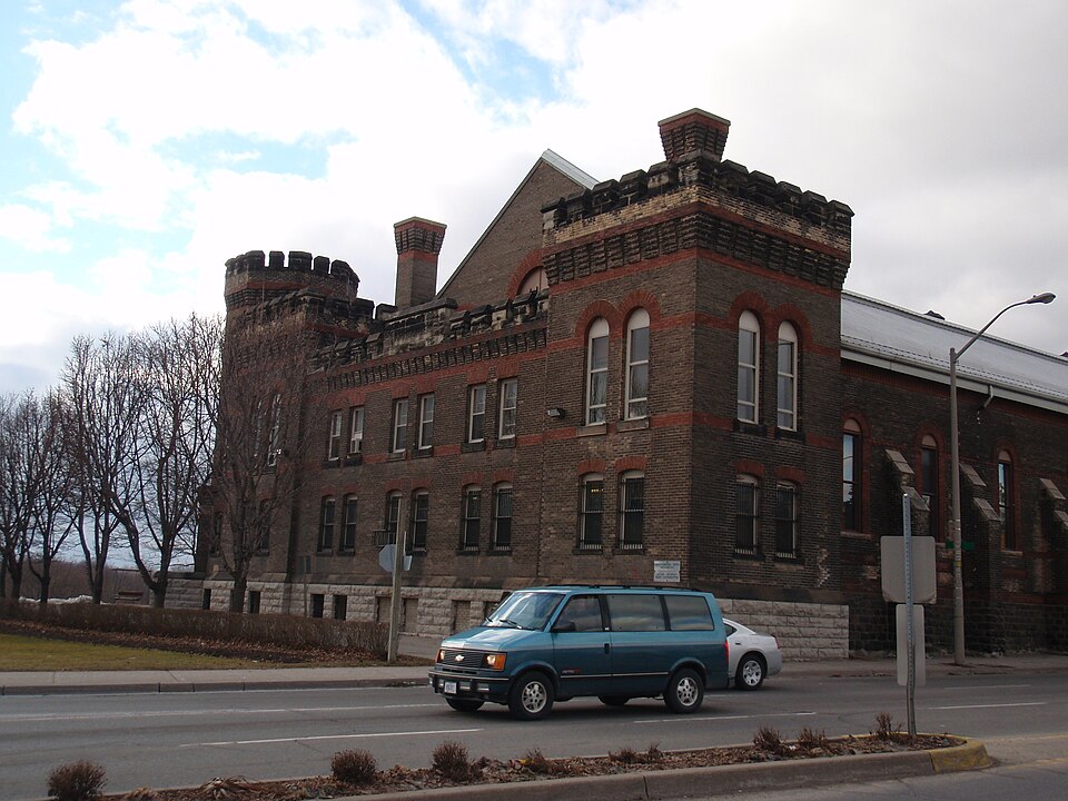 File:Armory, Brantford.JPG