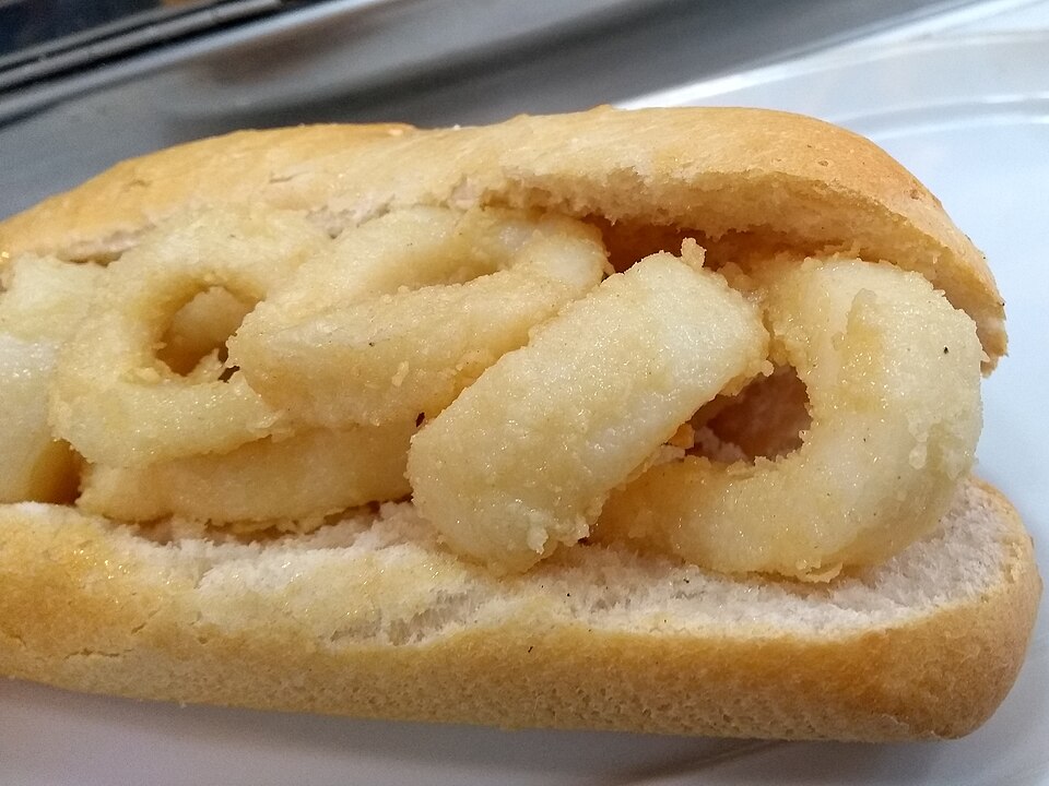 File:Bocata de calamares (cropped).jpg