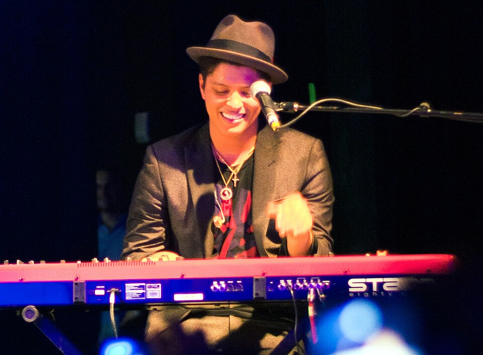 File:Bruno Mars keyboard.jpg