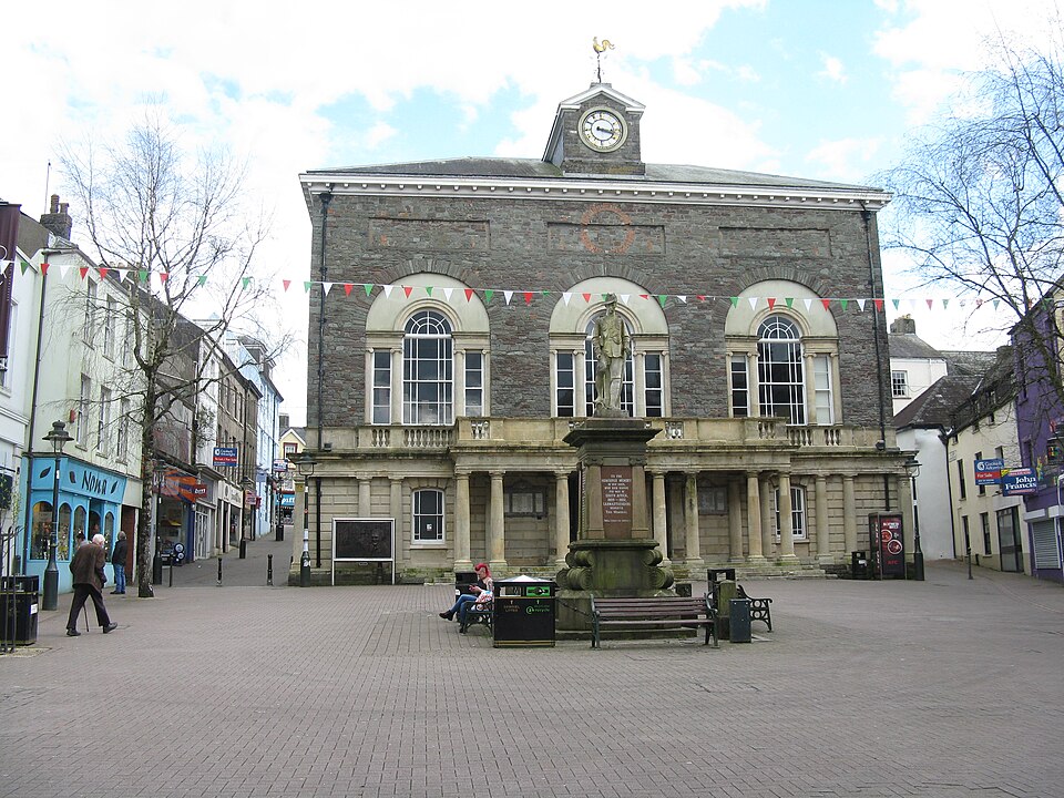 File:Carmarthen Guildhall (geograph 5737601).jpg