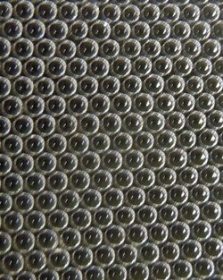 Equal spheres (gas bubbles) in a surface foam