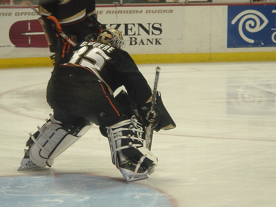 File:Giguere-stance2.jpg
