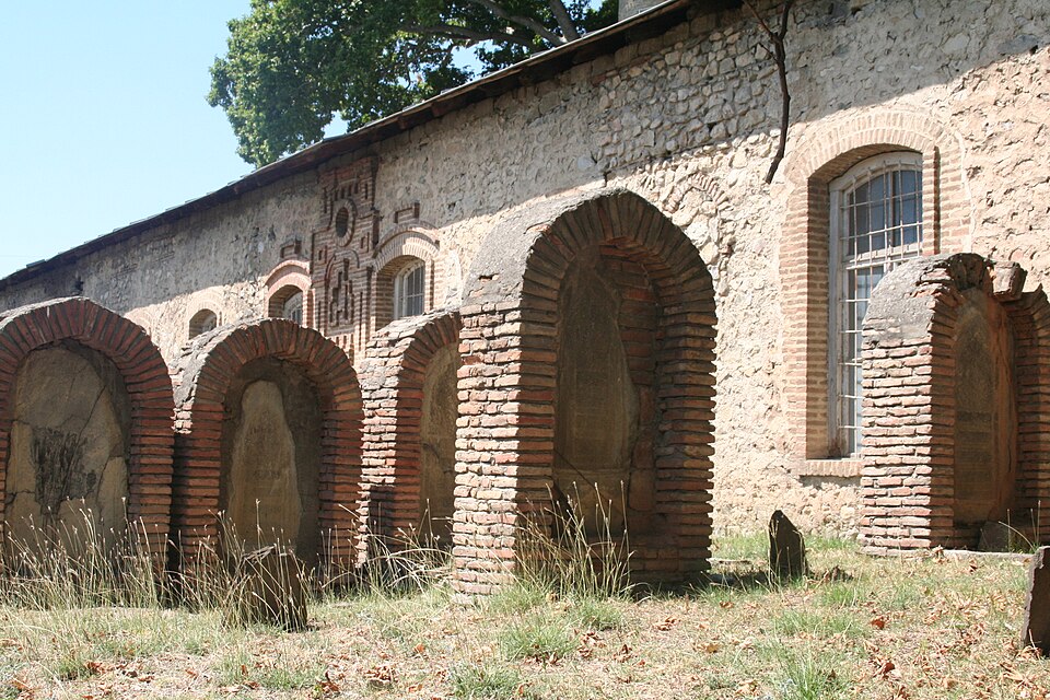 File:Khan's Mosque and Cemetery17.JPG