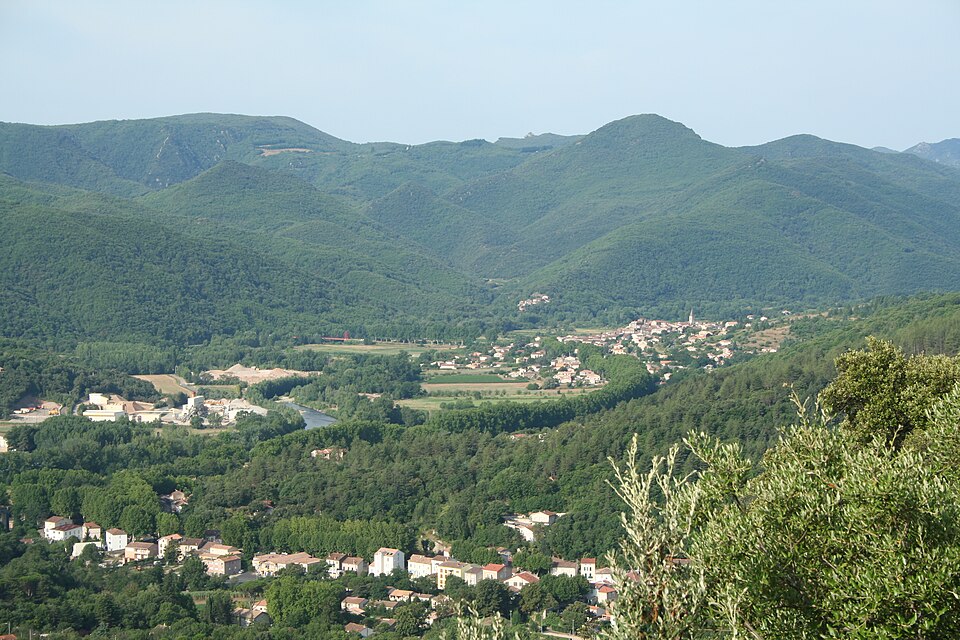 File:Le Poujol-sur-Orb vu depuis Capimont.JPG