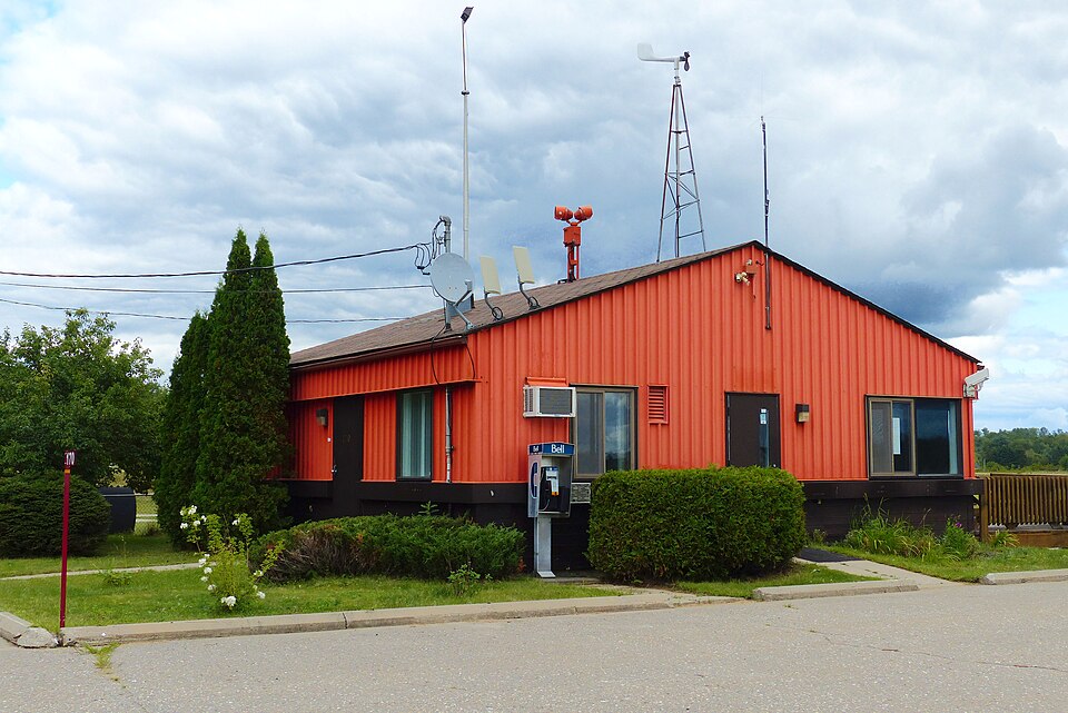 File:Maniwaki Terminal Building.JPG