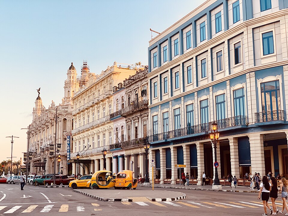 File:Paseo del Prado, La Habana.jpg