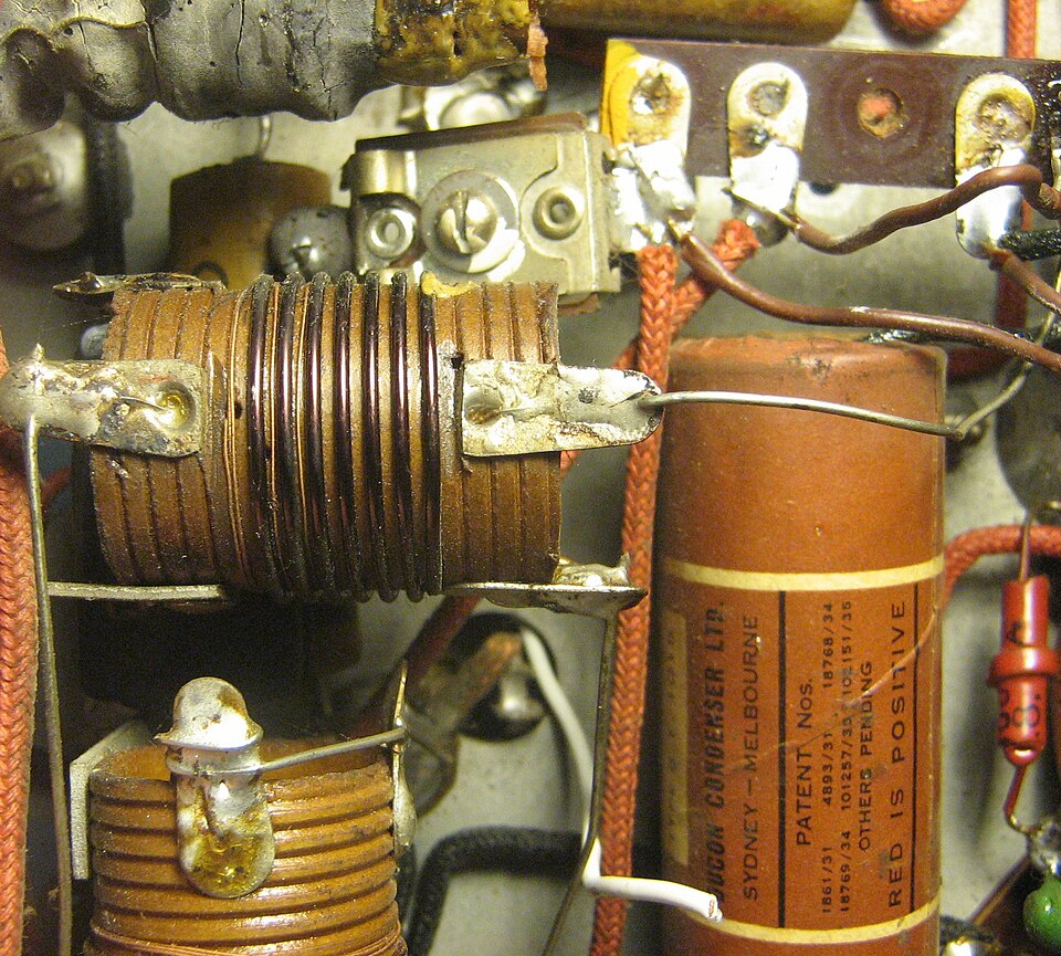 File:Antique Radio Coils.jpg