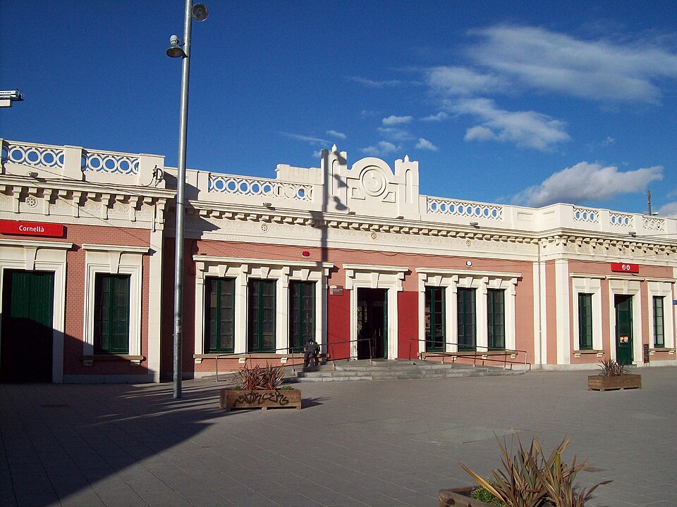 File:Cornella Estacion Tren.JPG