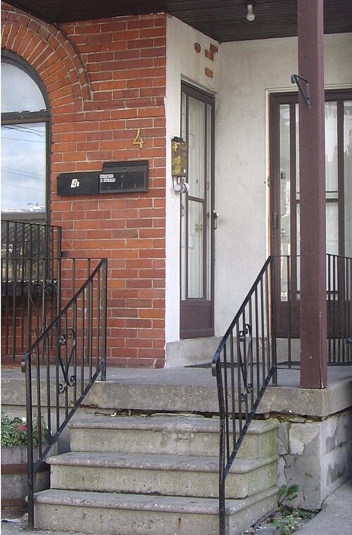 File:Khadr family household.jpg