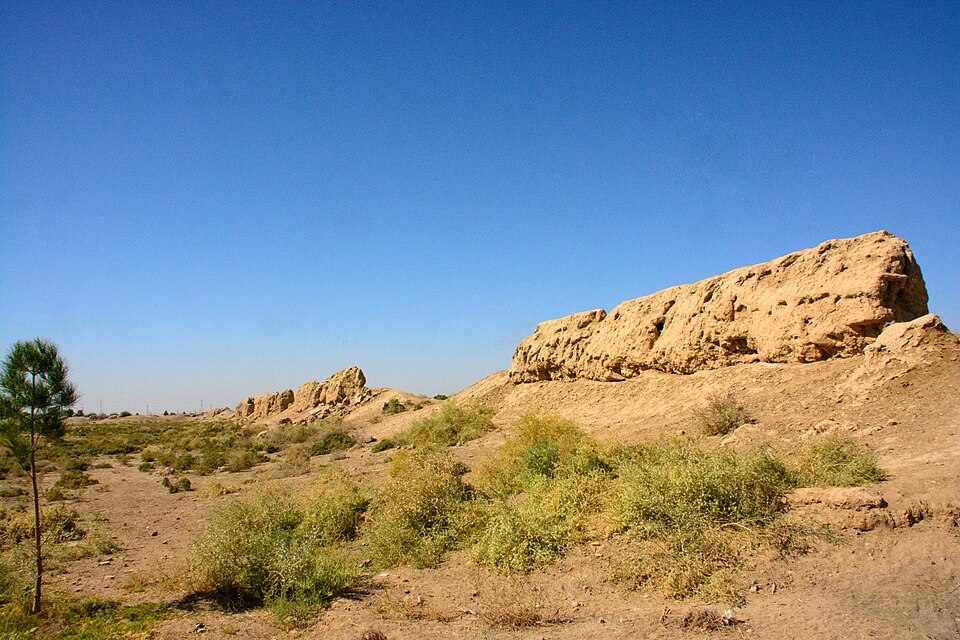 File:Old Termez Walls.jpg