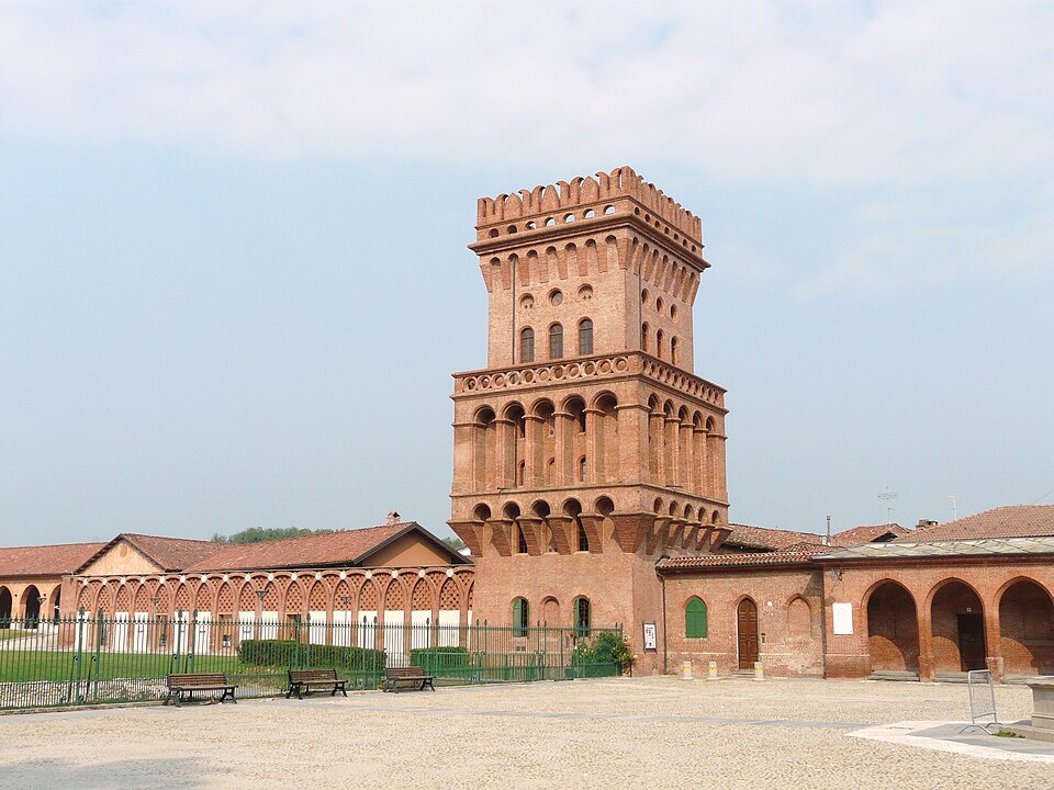 File:Pollenzo-castello2.jpg