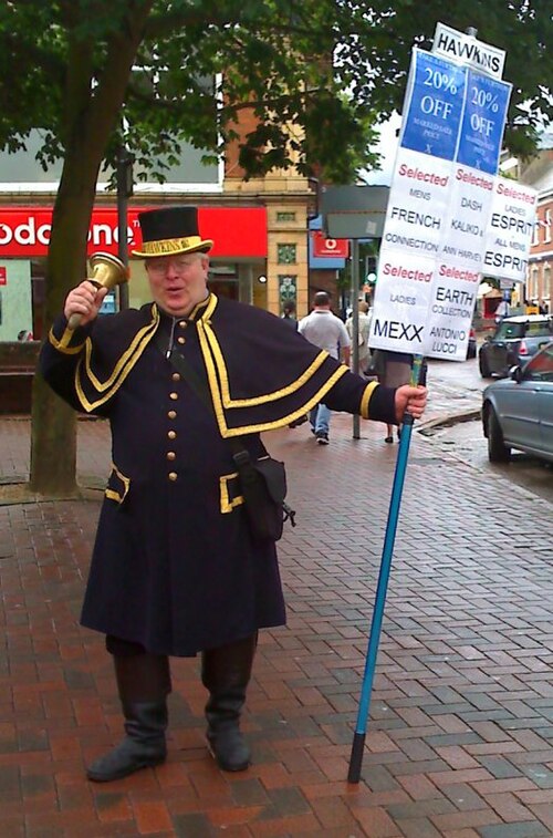 File:Town crier Alan Myatt, Hitchin, UK.jpg