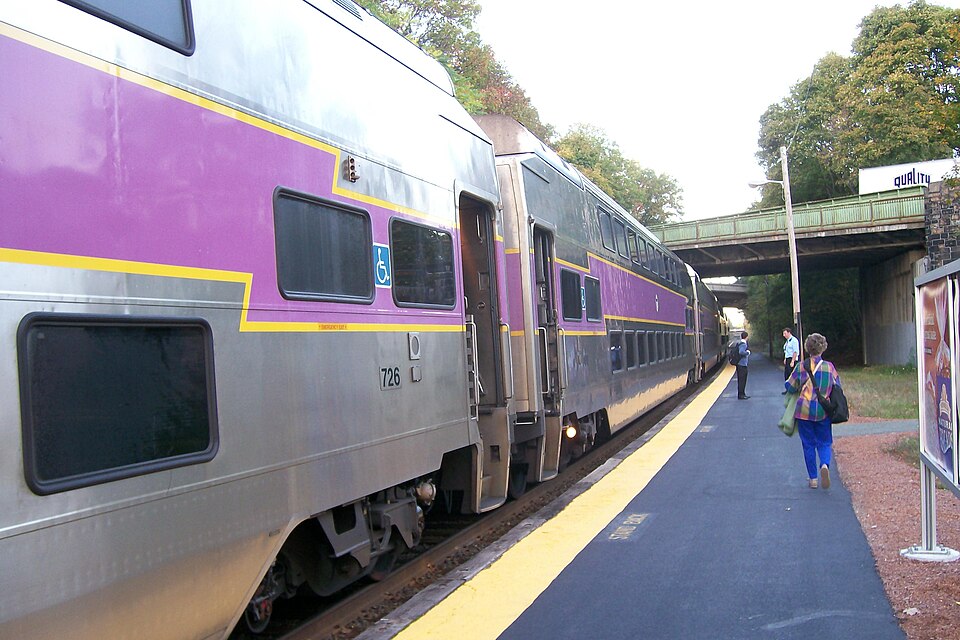 File:Wellesley Hills station.jpg