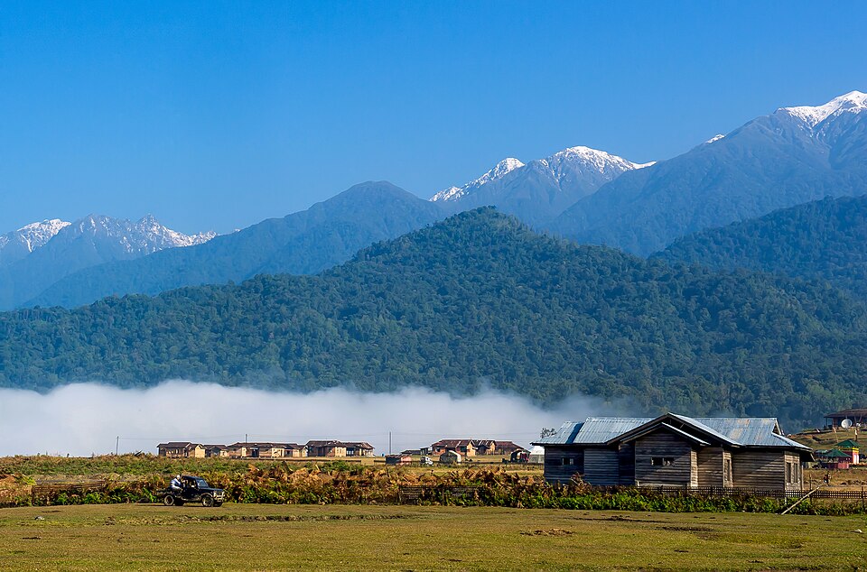 File:A wintry morning in Vijaynagar.jpg