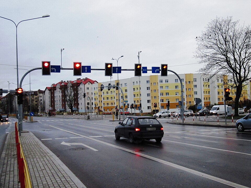 File:Bus lanes in Białystok (Pogodna,Wiejska).jpg