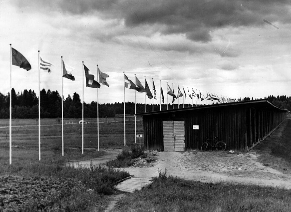 File:Juhlaliputettu Malmin ampumarata.jpg