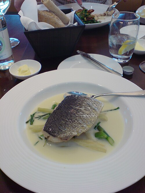 File:Plane Food - Sea Bream.jpg