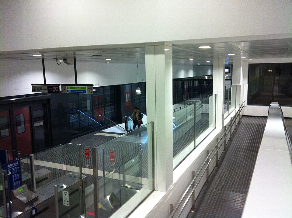 File:Volpelleres Estació (2).JPG