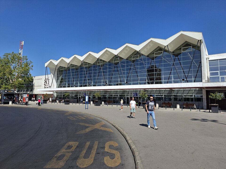 File:Železnička stanica Novi Sad.jpg