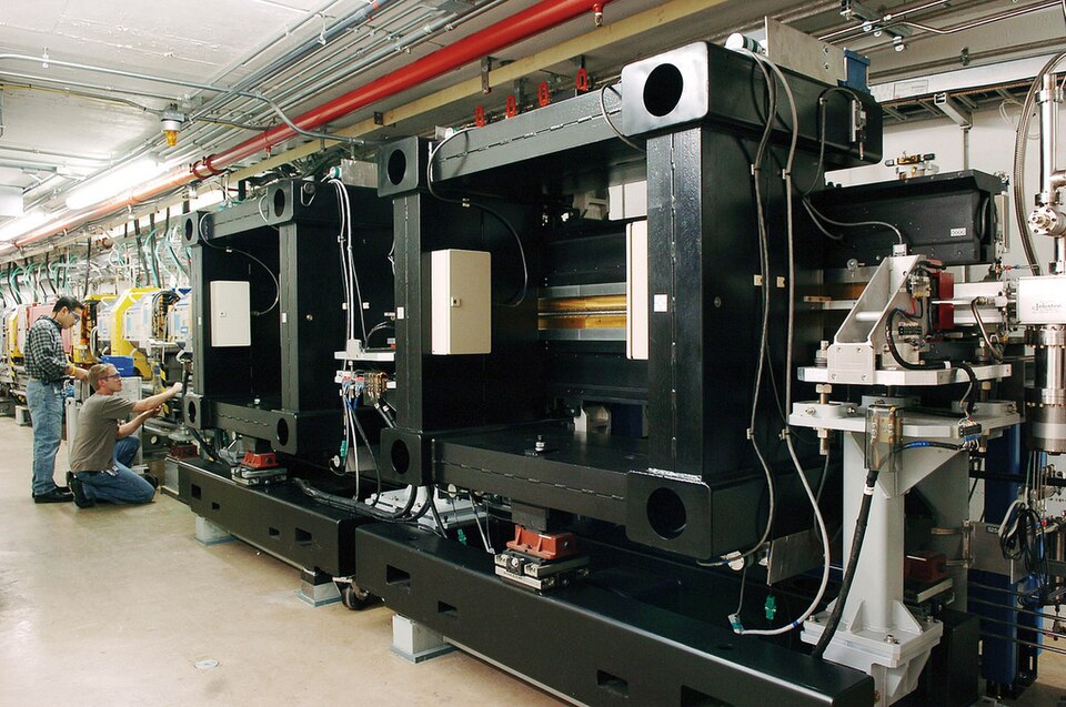 File:APS - Canted insertion device.jpg
