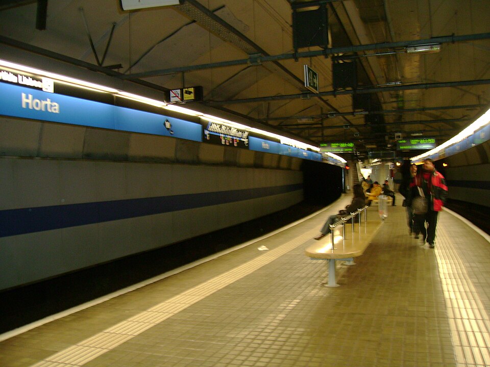 File:Estació d'Horta.JPG