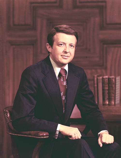 File:James Holshouser official photo.jpg