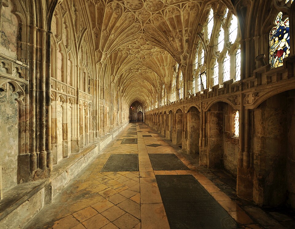 File:Cloister, Gloucester Cathedral 2.jpg