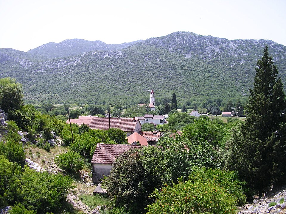 File:Gradac Neum.jpg