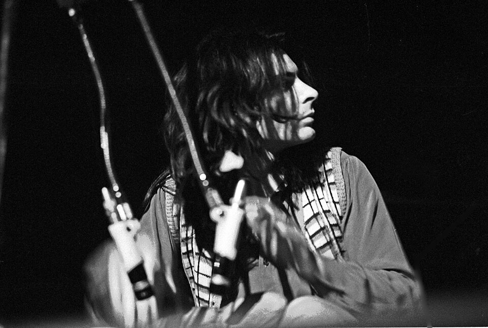 File:Mickey Finn T Rex.jpg