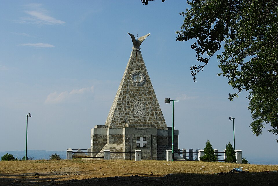 File:Monument on Gucevo hill.JPG