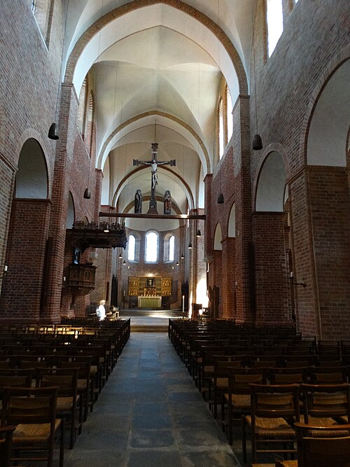 File:Ratzeburg Cathedral (inner view).jpg
