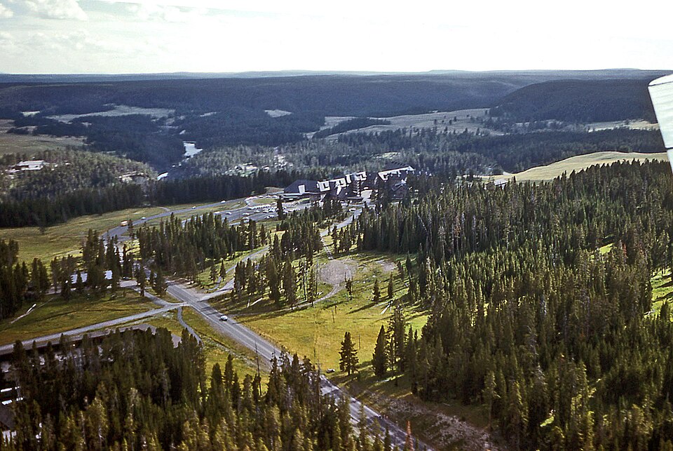 File:Canyon Hotel aerial NPS.jpg