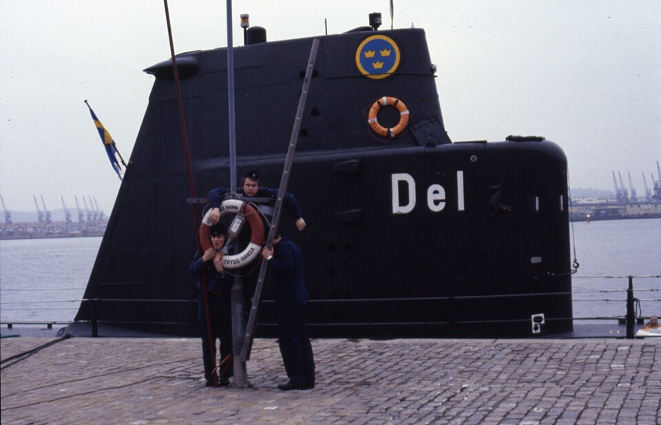 File:HMS Delfinen MM06293.jpg