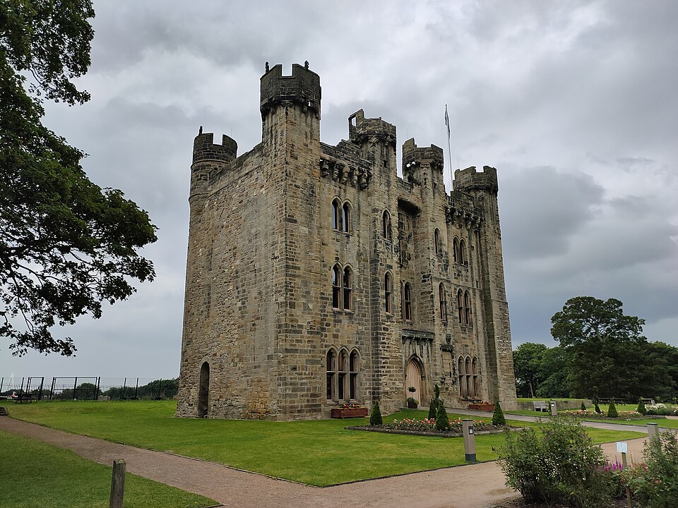 File:Hylton Castle 2.jpg