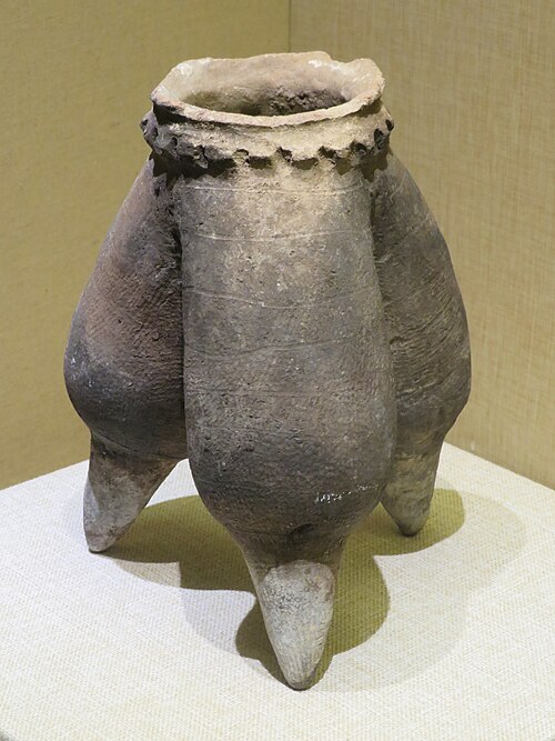 File:Inner Mongolia Museum pottery zeng B.jpg