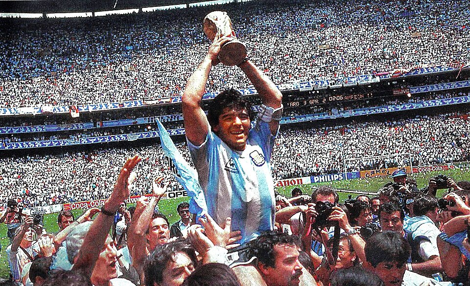 File:Maradona cup azteca.jpg