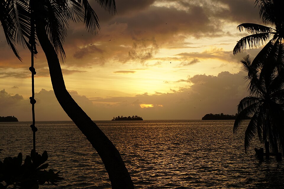 File:Sunset on Palmyra Atoll.jpg