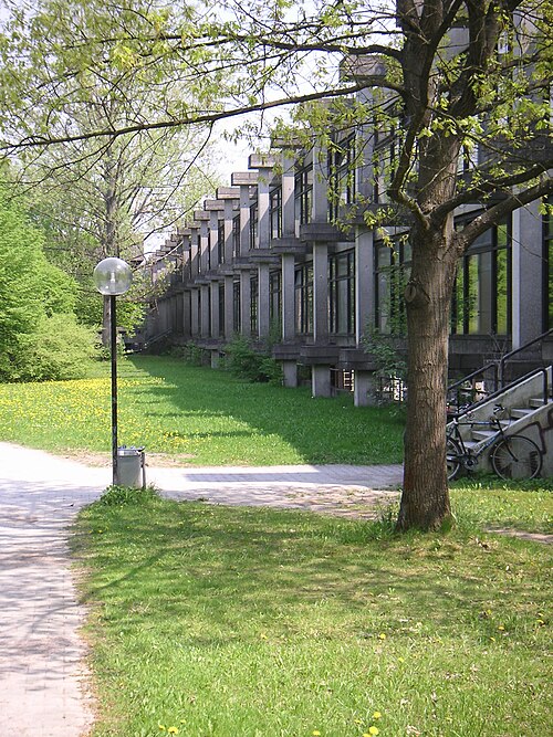 File:Uni-r Architektur - Fak Physik.jpg