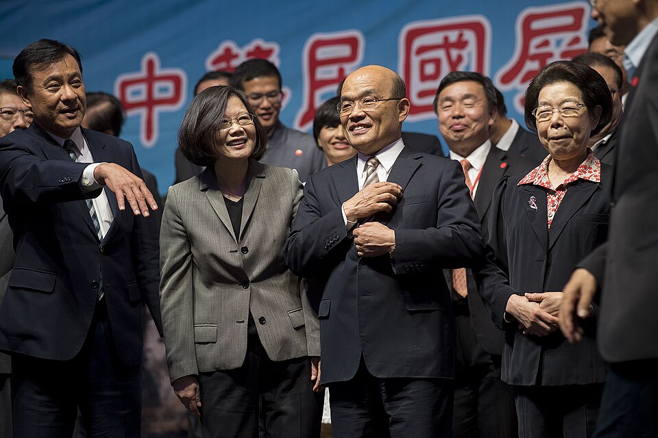 File:05.06 總統出席屏東縣同鄉會成立大會，與貴賓們合影 (34481864375).jpg